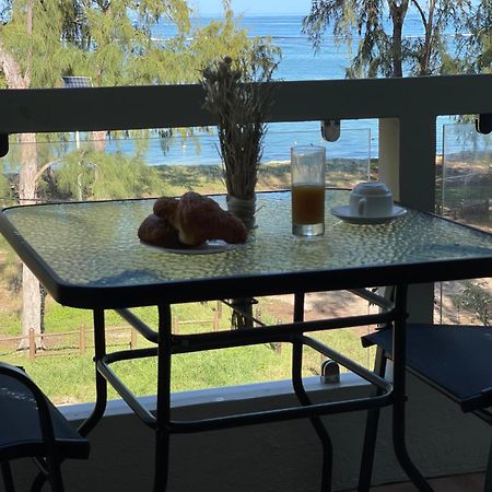 Phoenix Beach Apartments Sea View Flic en Flac Экстерьер фото
